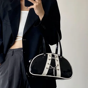 2023 Juodos lakuotos odos rankinės Retro Vintage Womens Shoulder Bag Girls Fashion Satchel with Chain Clutch Bag Underarm Bags