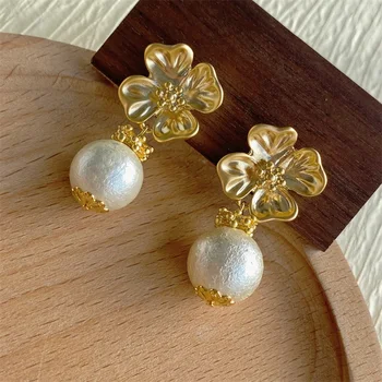 Artifical Pearl Gold Flower Stud auskarai moterims Fashion Jewelry Paauksuoti auskarai