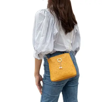 Geltonas moteriškas krepšys Mažas krepšys Moteriškas mielas saldus kryžminis pečių kaušas Krepšys Metalinis dirželis Aukštos kokybės PU pagamintas