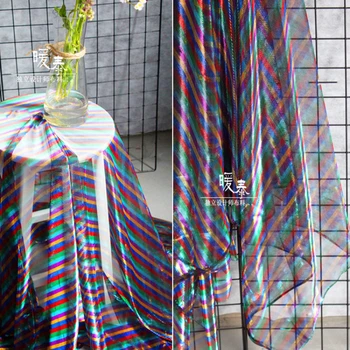 lazeriu dryžuotas tinklinis audinys perspektyvinis spalvų atlikimas siuvimo suknelei 