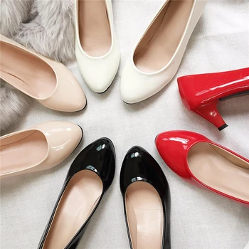 Moteriški odiniai viduriniai kulniukai Nauji batai Klasikiniai juodai balti siurbliai biuro damoms Balti aukštakulniai Raudoni seksualūs kulniukai Aukšta kokybė
