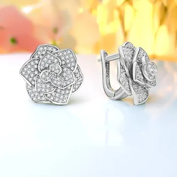 Nauji gėlių auskarai su sidabru inkrustuotais aukštais anglies deimantais lengvi prabangūs auskarai, universalūs, nišiniai ir aukščiausios klasės pojūtis