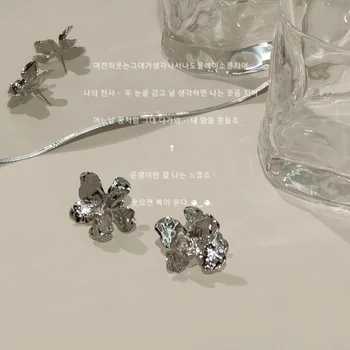 Skystas metalas @ 925 Sidabrinė adata Trimatis gėlių smeigtukas Auskarai Moteris Japoniškas ir korėjietiškas dizainas Sense mados auskarai