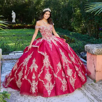 Unikalios raudonos svarainių suknelės 2024 m. 