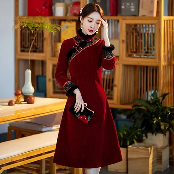 Yourqipao Raudona kiniška Cheongsam Žieminis ilgomis rankovėmis patobulintas Qipao sijonas Moterys Hanfu drabužiai Vidutinio ilgio Naujųjų metų vakarėlių chalatai