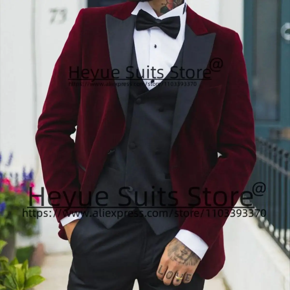 Vyniniai raudonojo aksomo jaunikio kostiumai vyrams Slim Fit Black Peak Lapel Groom Tuxedos 3 Pieces Sets Elegant Male Blazer(Švarkas+Liemenė+Kelnės) Nuotrauka 0