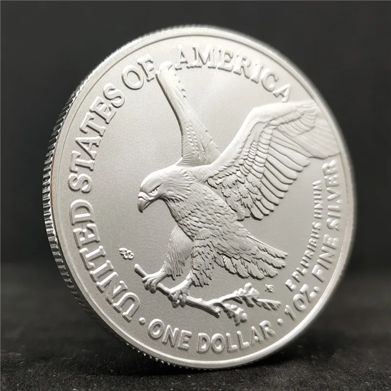 Riboto leidimo 2023 m. nevaliutinė moneta Proginė laisvės deivė ir sidabrinė erelio moneta Patriotinis garbės ženklelis Nuotrauka 4