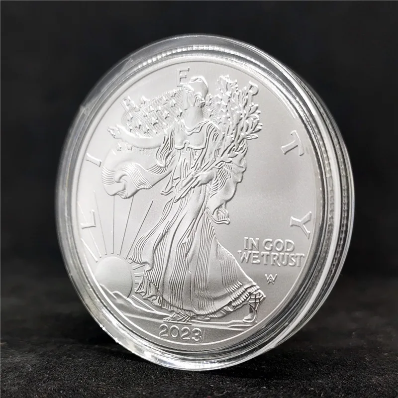 Riboto leidimo 2023 m. nevaliutinė moneta Proginė laisvės deivė ir sidabrinė erelio moneta Patriotinis garbės ženklelis Nuotrauka 5
