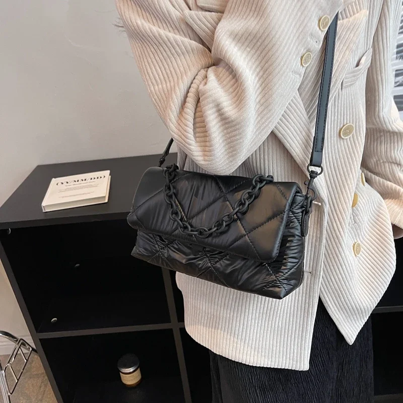 Moteriška rankinė dygsniuota erdvė medvilninis nailoninis krepšys per petį Mados tinklo krepšys Prekės ženklo dizaineris paminkštintas žiemos prabangus pasiuntinio krepšys Nuotrauka 4