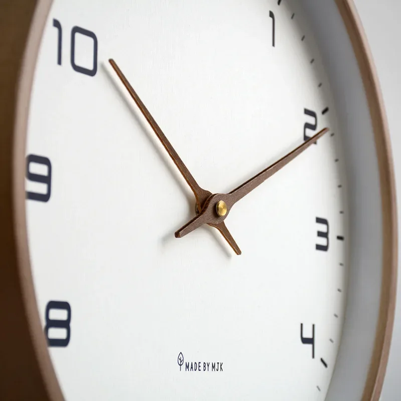 Laikrodis Laikrodžio dekoravimas Namai Kūrybingi su nutildytu paprastu šiuolaikiniu tyliu judėjimu Svetainė Medinės sienos dizainas Nuotrauka 1