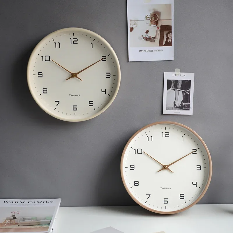 Laikrodis Laikrodžio dekoravimas Namai Kūrybingi su nutildytu paprastu šiuolaikiniu tyliu judėjimu Svetainė Medinės sienos dizainas Nuotrauka 4